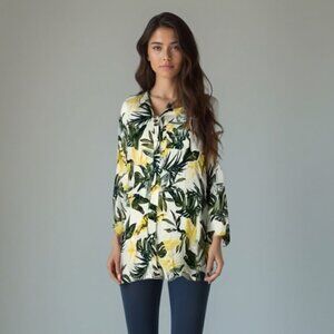 ❤️ Charlie Paige Floral top M